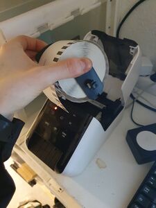 Memberbooth öppen för byte av etikettrulle