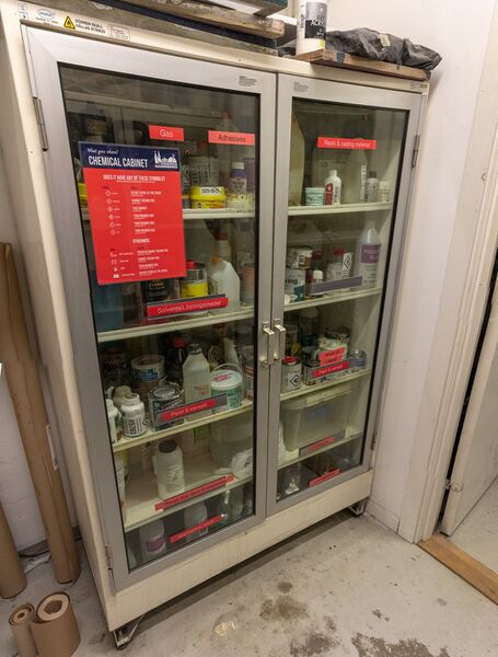 Fil:Chemical Cabinet.jpg